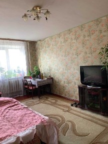 Продаю 3 кімнатну велику чешку на 3му поверсі (військове містечко)