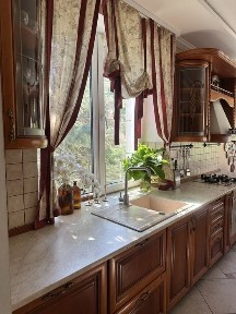 Будинок з басейном