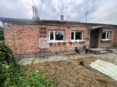 Будинок з великою ділянкою у с. Великий Омеляник