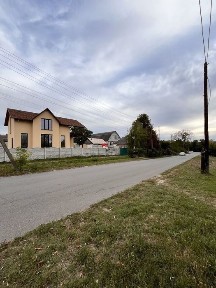 Продам сучасний будинок в центрі міста Валки.