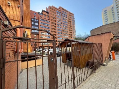 Дніпро, Соборний, Бригадна вулиця 11