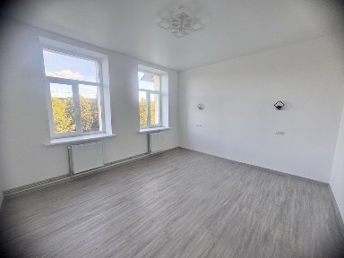 Продається простора квартира у Долині