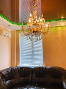 Продам двокімнатну квартиру на Площі Володимира Великого ( Артема)