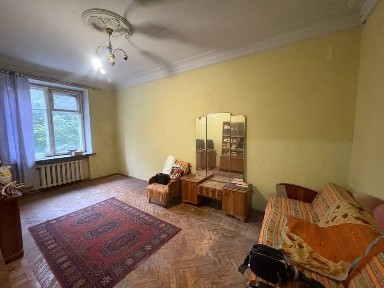 Продам 2 кімнатну квартиру в центрі міста