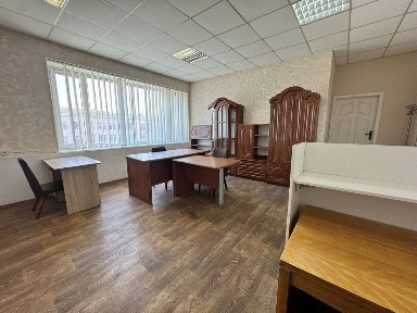 Оренда кабінету або офісу з меблями або без