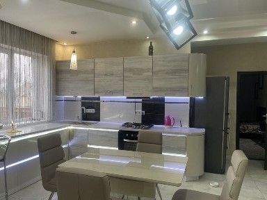 Сдается 3 комнатная квартира Атамана Головатого на круглый год.