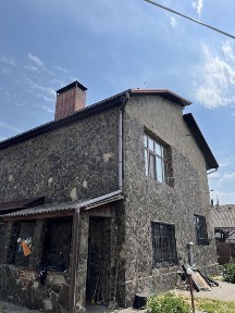 Два будинки з присадибною ділянкою