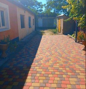 Здаю 2к. к. БУДИНОК з місцем під авто СОЛЯНІ, Центральний рн Соляные