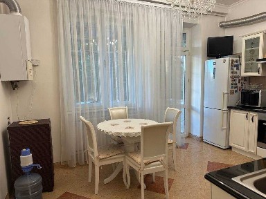 Продаж 3-кімнатної квартири по вулиці Івана Франка в польському люксі