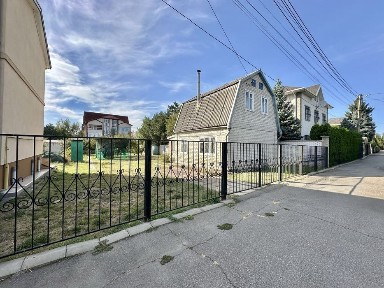 Садовий будинок навпроти ЖК, Ренесанс, Великий Луг