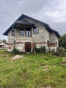 Продається будинок у Надвірній на обізній, другий ряд від дороги