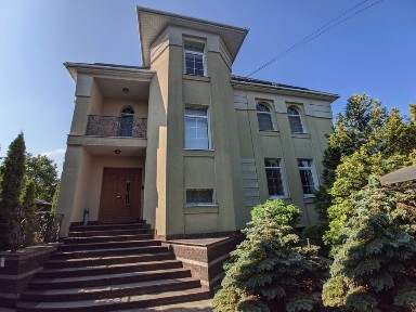 Будинок в тихому центрі Черкас