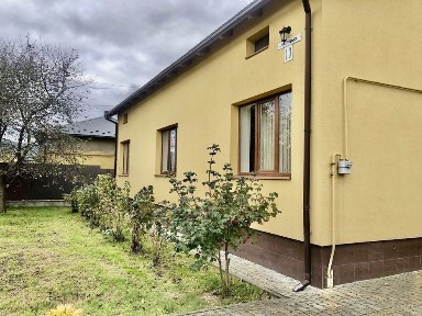 Продається добротний цегляний будинок