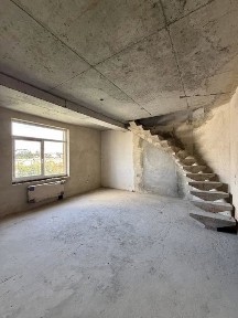 Продам 3-кімнатну квартиру в новобудові по вул. П. Орлика/ТЦ Майдан