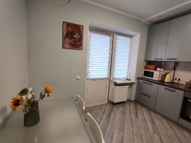 ПРОДАЖ двокімнатної квартири з сучасним ремонтом