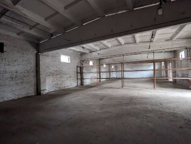 Оренда сухого складу з рампою.