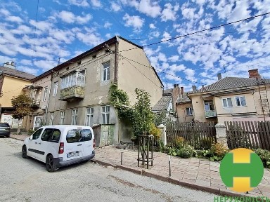 Продається 1-кімнатна квартира в центрі міста. Чортків