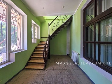 Здам окремий офіс 124 м² на вул. Сірка