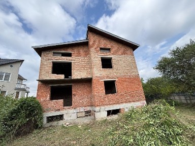 Продається будинок 290м². Ділянка 18сотих. Угринів. Комунікації. Місто