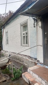 Продаж будинку недалеко від центру.