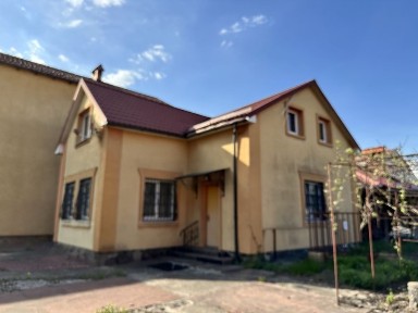 Продаж комплексу з будинків