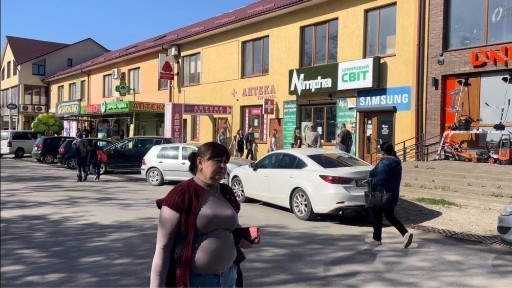 Оренда комерційних приміщень 1 поверх-90кв. м, цоколь-150 смт. Глибока