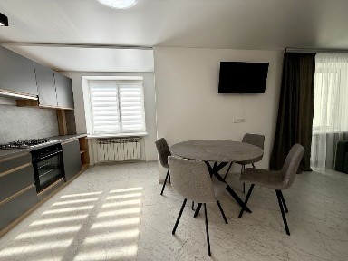 Черкаси, вулиця Грушевського 73