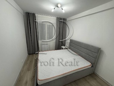 Продаж 3 кімн. квартири біля метро Оболонь, оболонська набережна