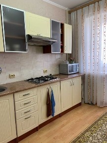 Сдапм на год и более 1 комнатную в Монолите