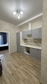 1-ком квартира с ремонтом и парковкой <a href='/newbuilding/9204/view/zk-zolotye-stolby'>Золотые Столбы</a>