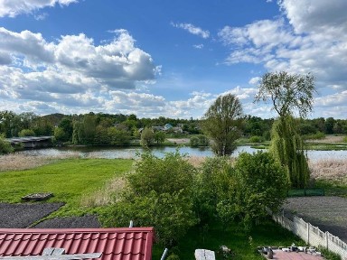 Будинок біля річки