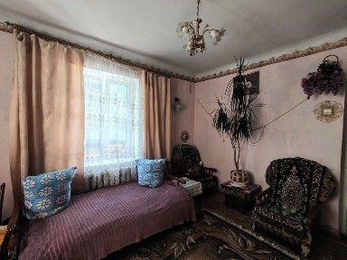 Трикімнатна квартира з автономним опаленням в районі ДЕУ