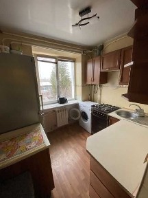Продам 3 кімнатну квартиру в с. Есхар, 4/5, центр, пл. 60 кв. м
