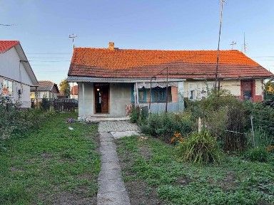 Продаж половини будинку з ділянкою в с. Довге, Дрогобицький р-н!