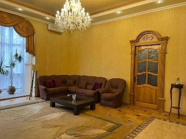 Київ, Печерський, вулиця Михайла Омеляновича-Павленка 13