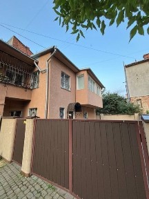 Оренда напівособняка в центрі міста, 103 м², з паркомісцемAI