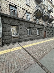 Київ, Печерський, вулиця Євгена Чикаленка 4