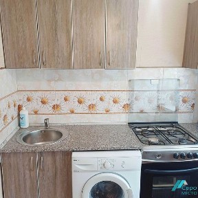 продам затишну квартиру 3 поверх, вул. Добровольчих батальонів