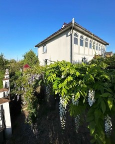 Продається від власника затишний сімейний будинок.