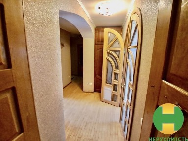 Продається 3-кімнатна квартира. Заводське