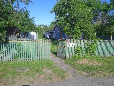 Продам ½ будинока для проживання