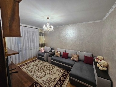 Квартира в новому будинку з меблями та технікою