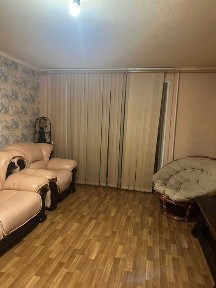 Сдам 4 комнатную квартиру. Центр.