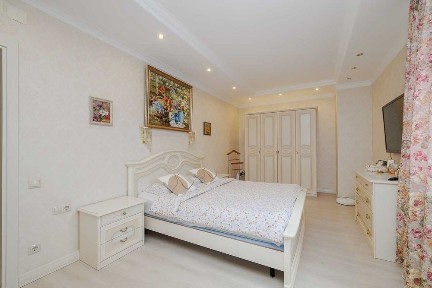 Киев, Курська, 13