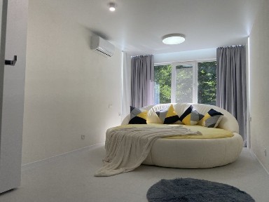 Квартира 2 комн посуточно. пляж <a href='/newbuilding/1176/view/kg-zolotoi-bereg'>Золотой Берег</a>. море. ТЦ ПАНОРАМА. подобово