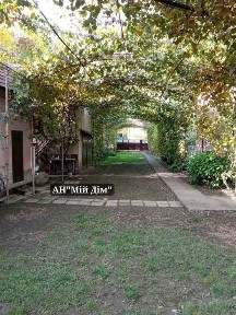 Продається будинок з великою земельною ділянкою - 47соток