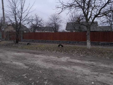 Продам територію з двома старими будинками під знос