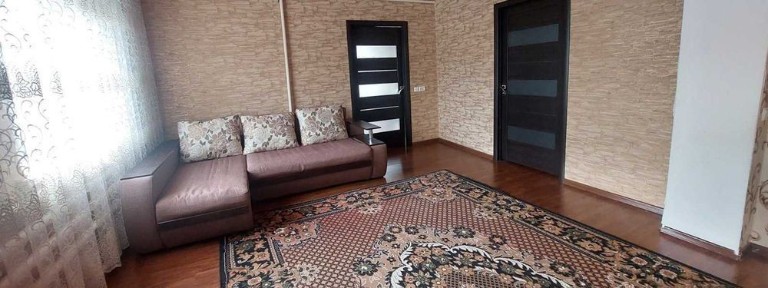 Продаю будинок в самому центрі села Миколаївка. Дніпропетровська обл.