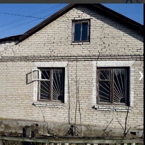 Будинок під магазин або інше призначеня в центі селеща.