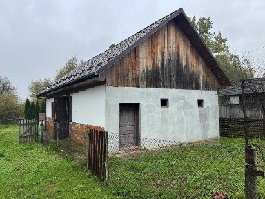 Продається житловий будинок із земельною ділянкою